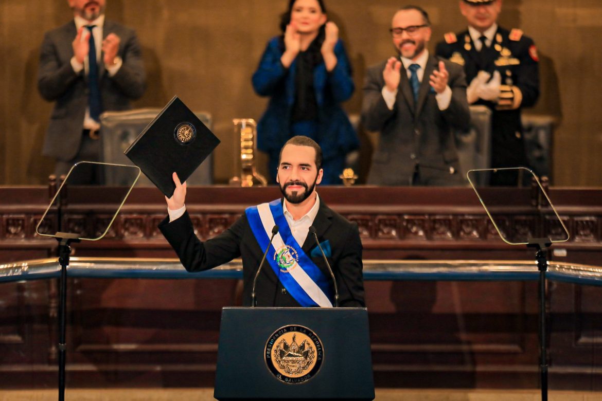 Nayib_Bukele_with_a_legislative_proposal_(1_June_2023)